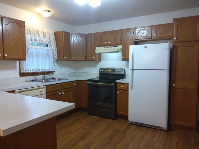 Building Photo - 3 Bedroom 2 Bathroom Home in Goshen!