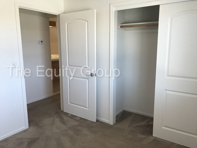 Building Photo - Upstairs unit located in Ashley Square!
