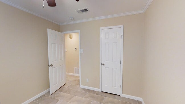 Building Photo - Cozy home by Fort Hood Airfield FULLY REMO...