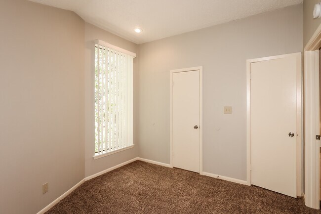 Building Photo - 334 Cypresswood Dr