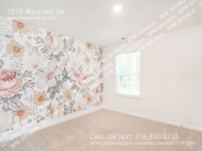 Building Photo - 3016 Mallory Dr