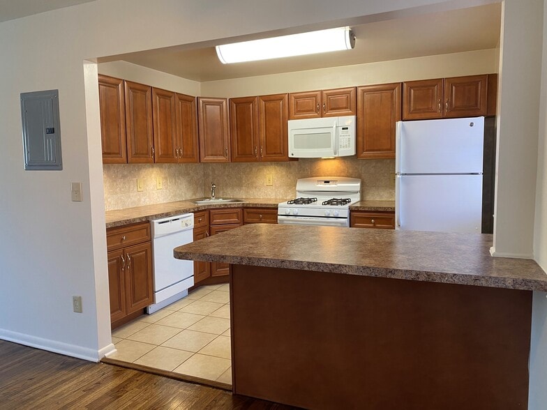 Center Grove Village 100 Center Grove Rd Randolph NJ 07869