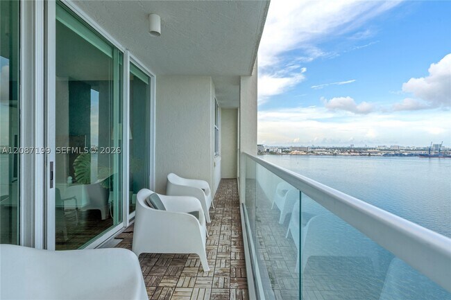 Building Photo - 800 Claughton Island Dr