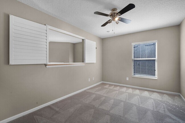 Building Photo - 4/2.5/2 Woodland Lakes Preserve Available Now