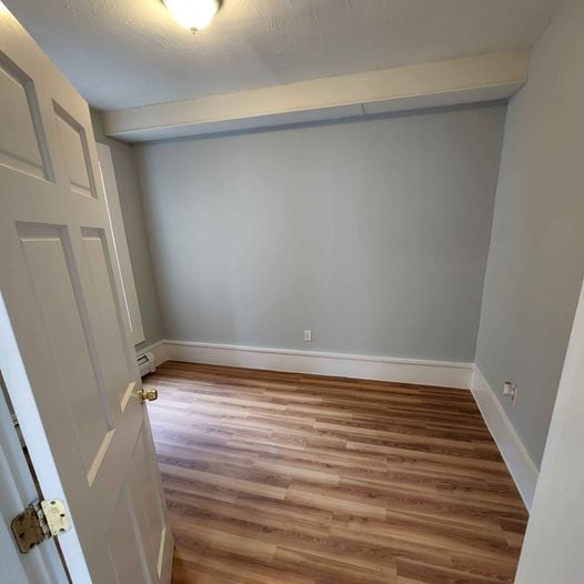 Building Photo - 536 Hall St