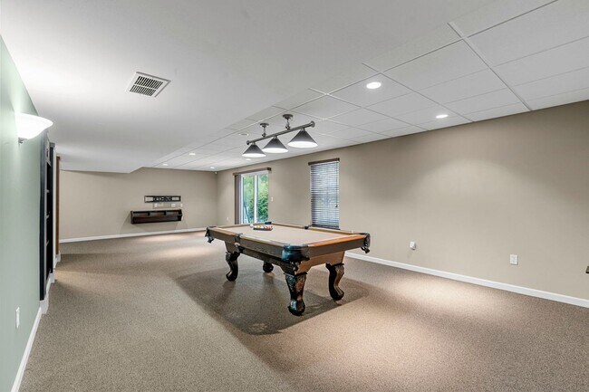 Building Photo - Stunning Former Display Home on a Quiet Cu...