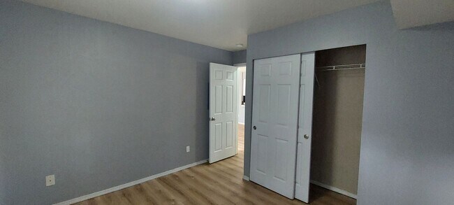 Building Photo - 2709 W Maplewood Ave