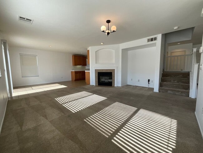 Building Photo - East Palmdale Home