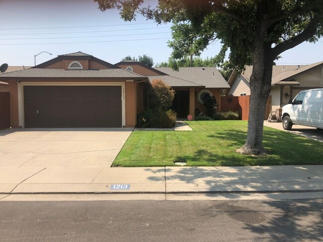 Building Photo - 1213 Chetwood Dr