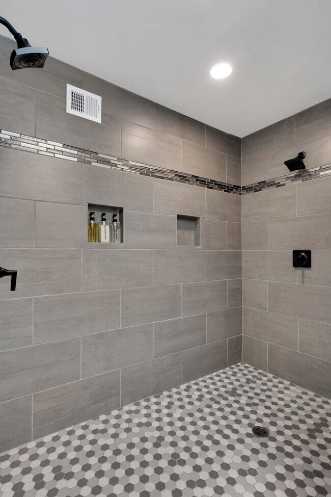 Building Photo - 6240 E River Rd