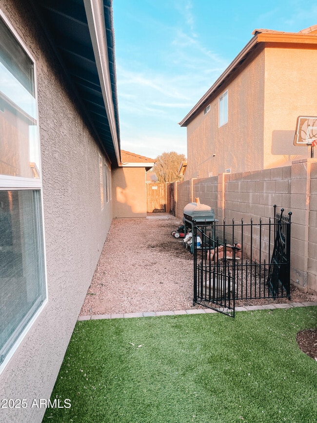 Building Photo - 16486 N 164th Dr