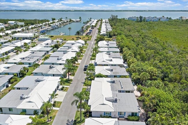 Building Photo - 706 Spanish Dr S