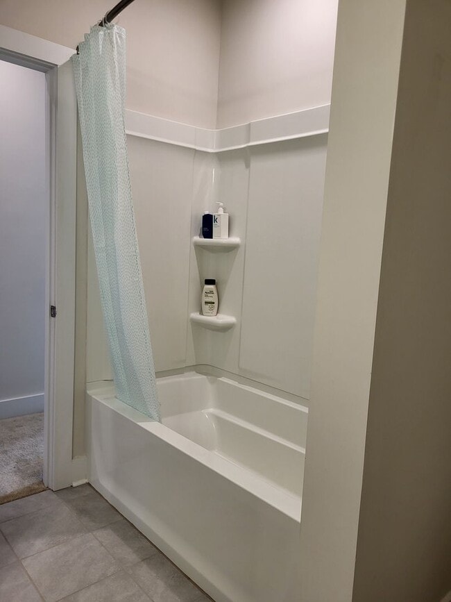 Building Photo - Spacious 3 bedroom in Mayes Hall Community