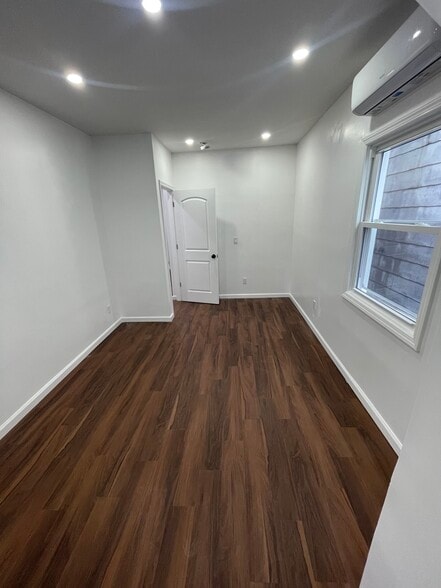 Building Photo - 452 S 1st Ave