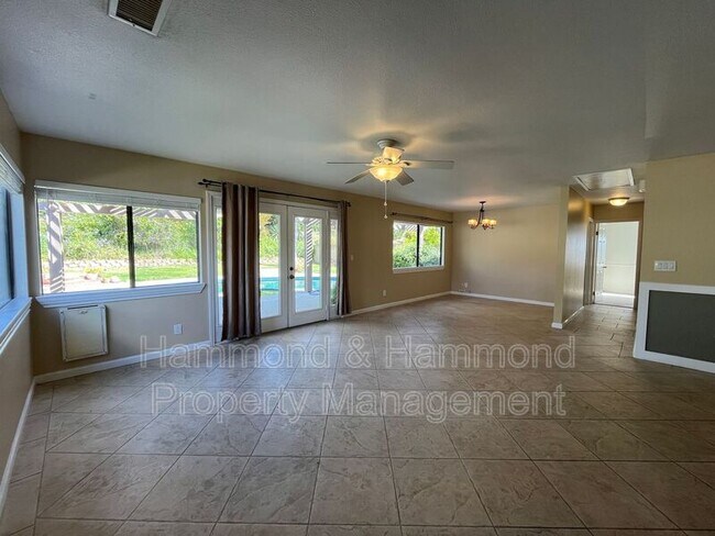 Building Photo - 489 Knollwood Dr