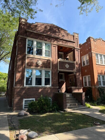 Building Photo - 3357 N Harding Ave