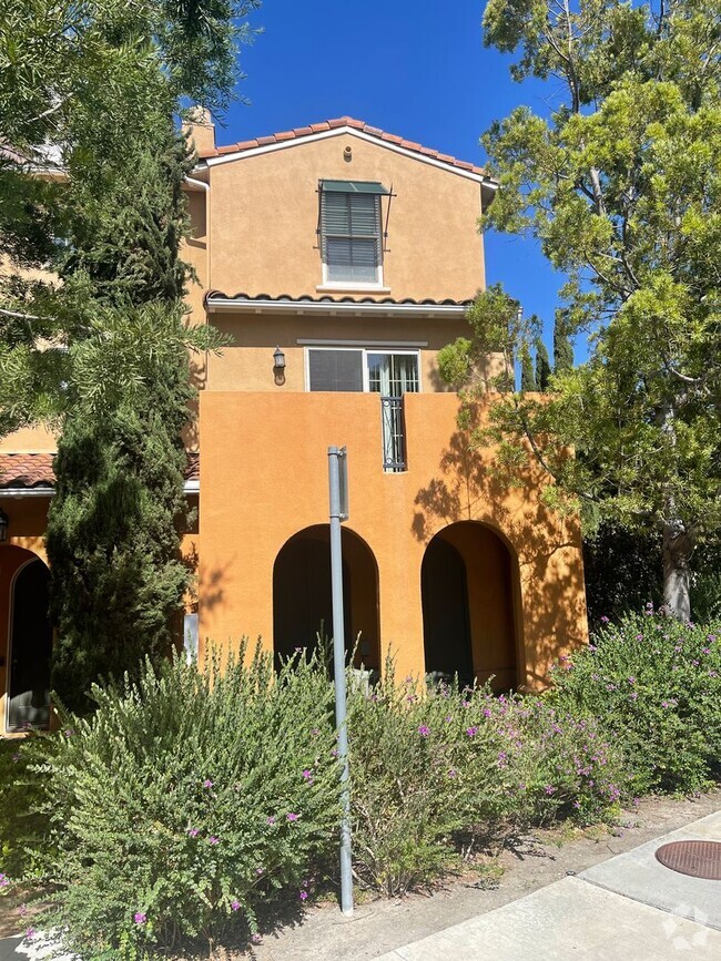 Building Photo - 3 bedrooms 3 baths townhome FOR RENT in EA...