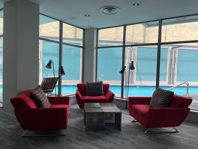 Building Photo - Gorgeous 3 Bedroom 2 Bath Condo For Rent a...