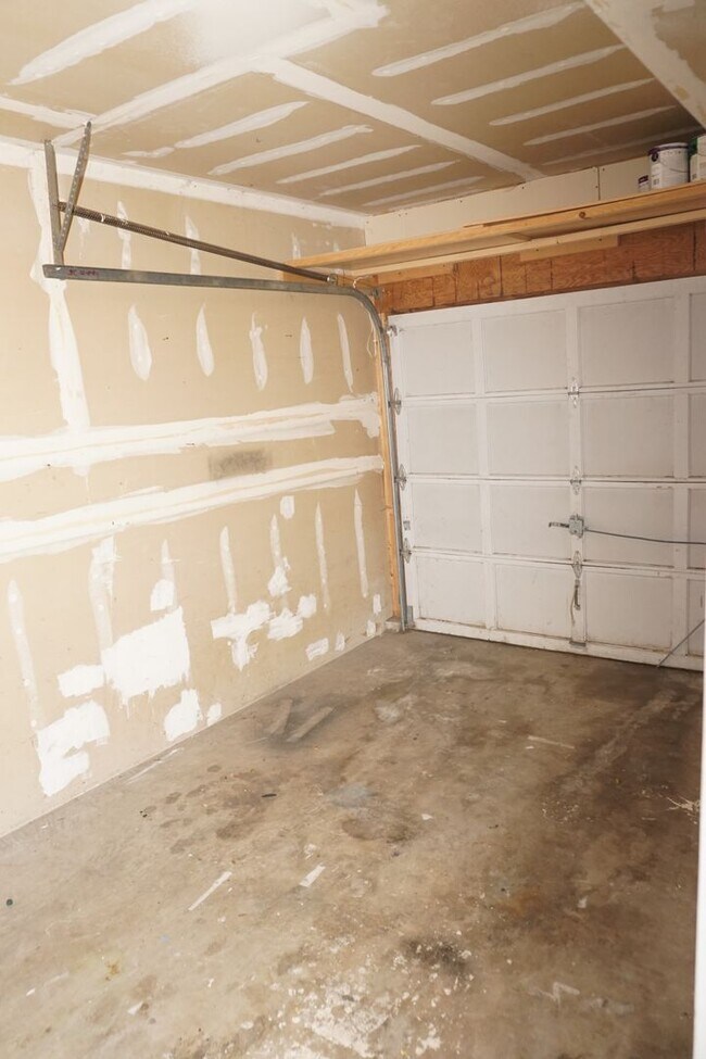 Building Photo - Pet Friendly 2 Bedroom Townhome located close to downtown Colorado Springs