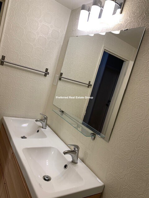 Building Photo - 330 Newton St