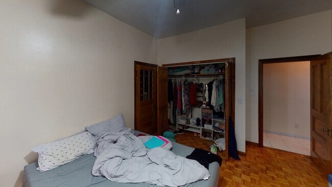 Building Photo - 240 School St