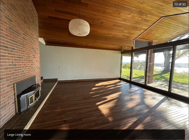 Building Photo - 10304 W Court St