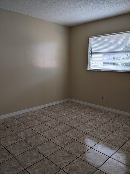 Building Photo - 2826 Green Acres Ave