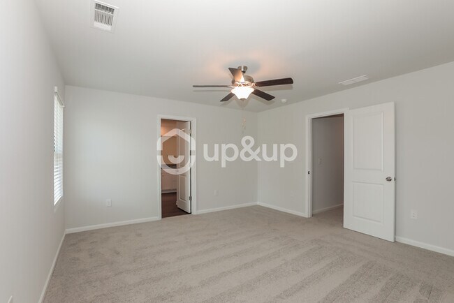 Building Photo - Fantastic 4bd/2.5ba home! Let yourself in!