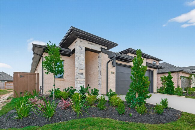 Building Photo - 5015 Bowen Pr Dr