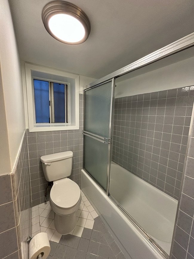 Building Photo - 207 Woodrow St