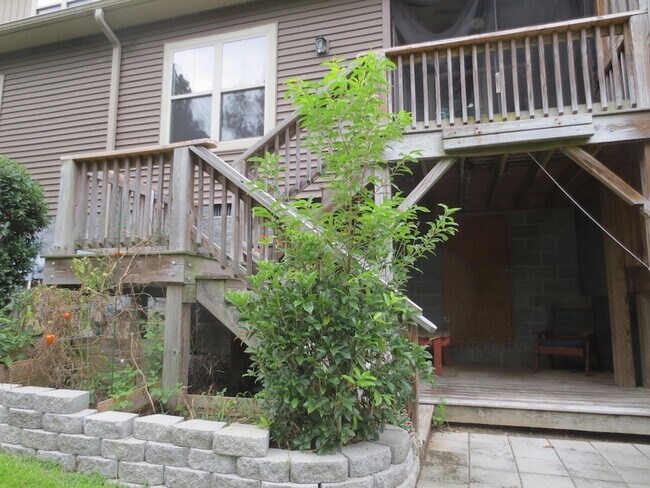 Building Photo - 102 Cypress Cir