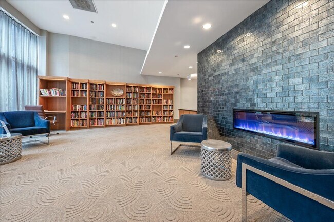 Building Photo - 420 E Waterside Dr