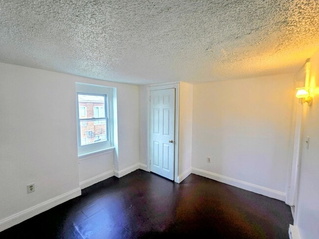 Building Photo - 416 W Whitehall St