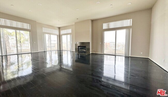 Building Photo - 4100 Wilshire Blvd