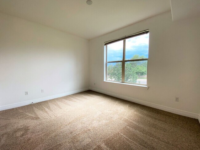 Building Photo - Stylish 1BD/1BA Condo with Garage & Balcony in Sought-After Englewood Location | $1,795/mo