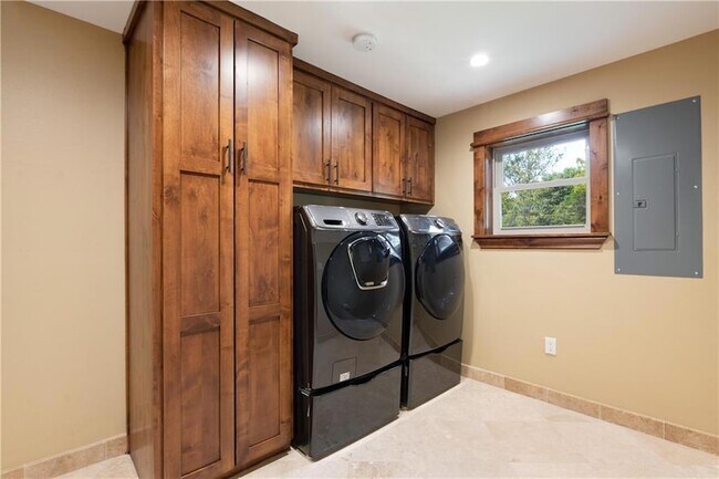 Building Photo - 1300 Lipan Trail