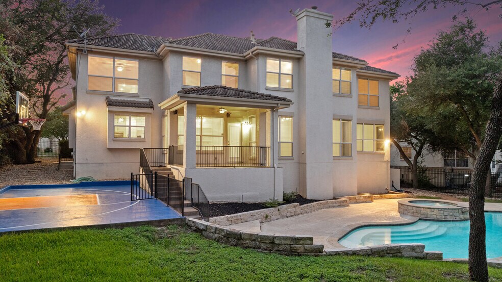 Building Photo - 402 Luna Vista Dr
