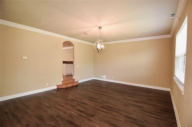Building Photo - 6113 W Pleasant Dr