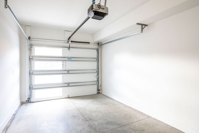 Building Photo - Exclusive Townhome in The Vue at Celebration Pointe