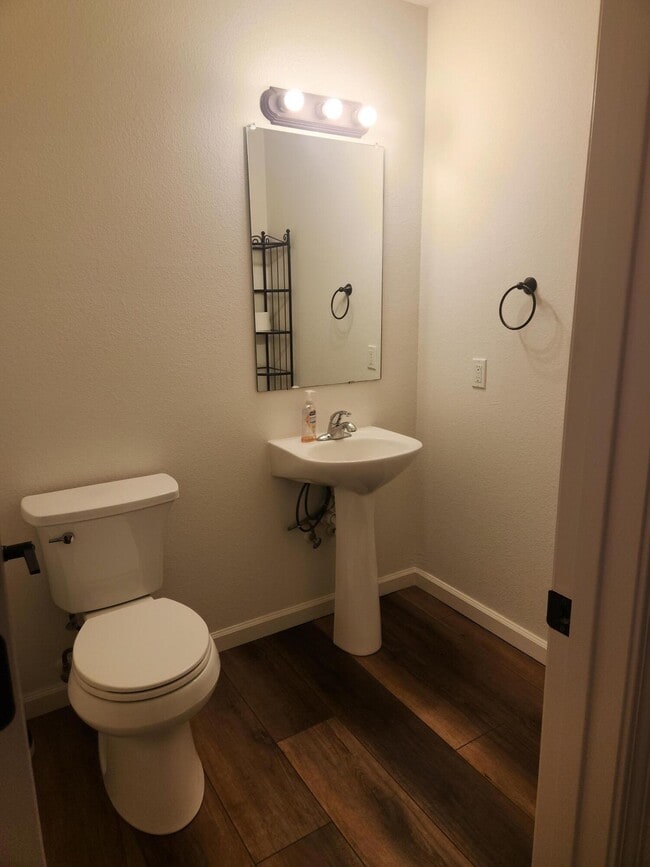 Building Photo - 1943 Busher St SE