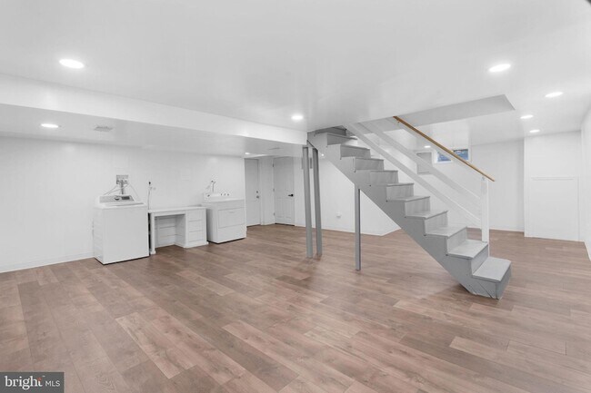 Building Photo - 950 Central Ave