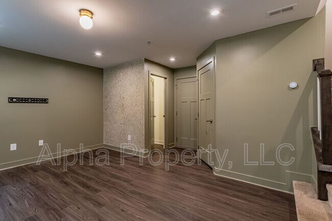 Building Photo - 120 Rollins Ave