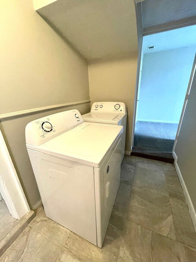 Building Photo - 1808 10th Ave N