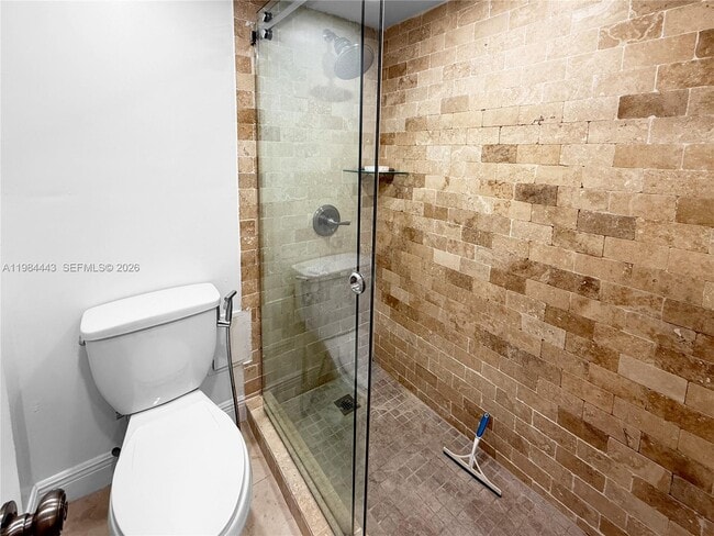 Building Photo - 3301 N Country Club Dr