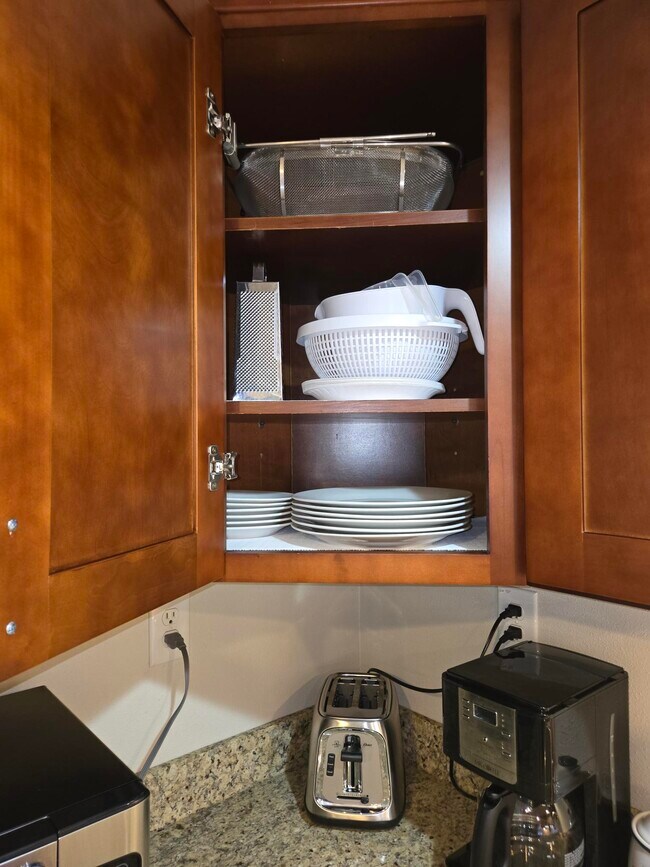 Building Photo - 1213 5th St