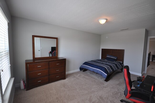 Building Photo - Large Home at Work Golf Village