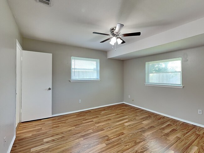 Building Photo - 3013 Esters Ct