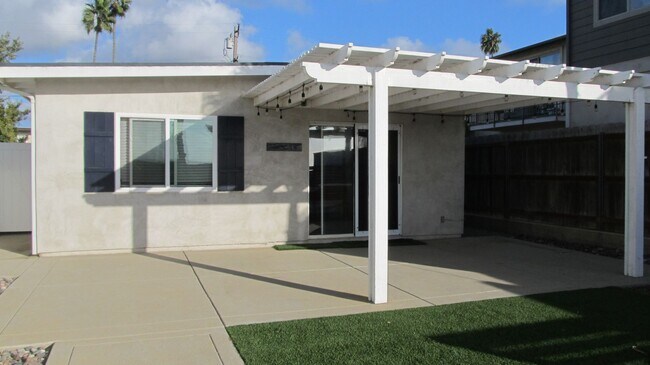 Building Photo - 390 7th St