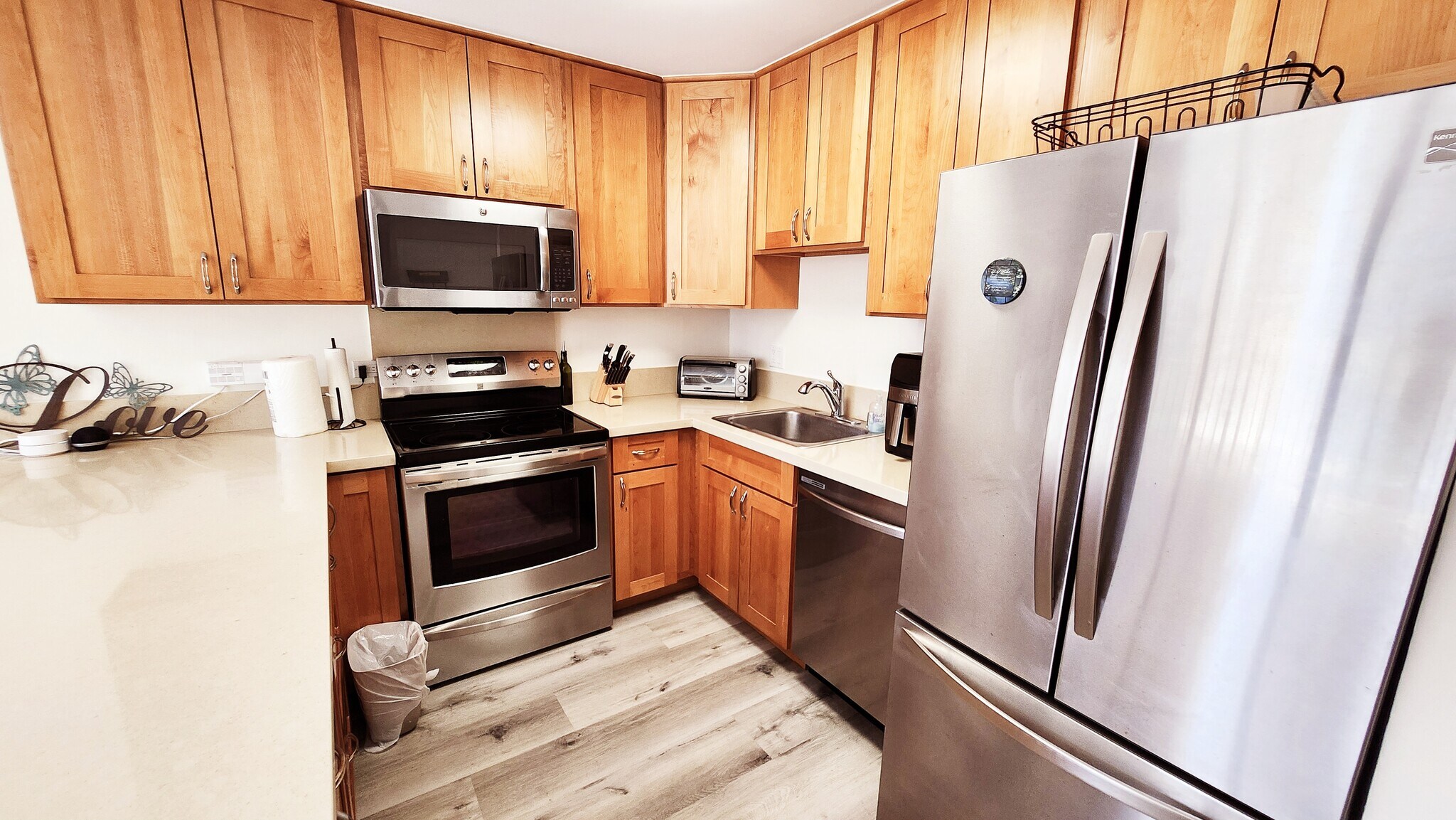 Building Photo - 411 Hobron Ln