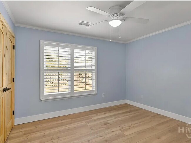 Building Photo - 115 E Coquena Cir